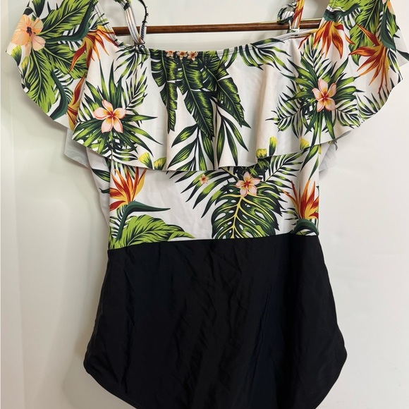 Pat Pat woman’s large one piece bathing suit. - Picture 2 of 9